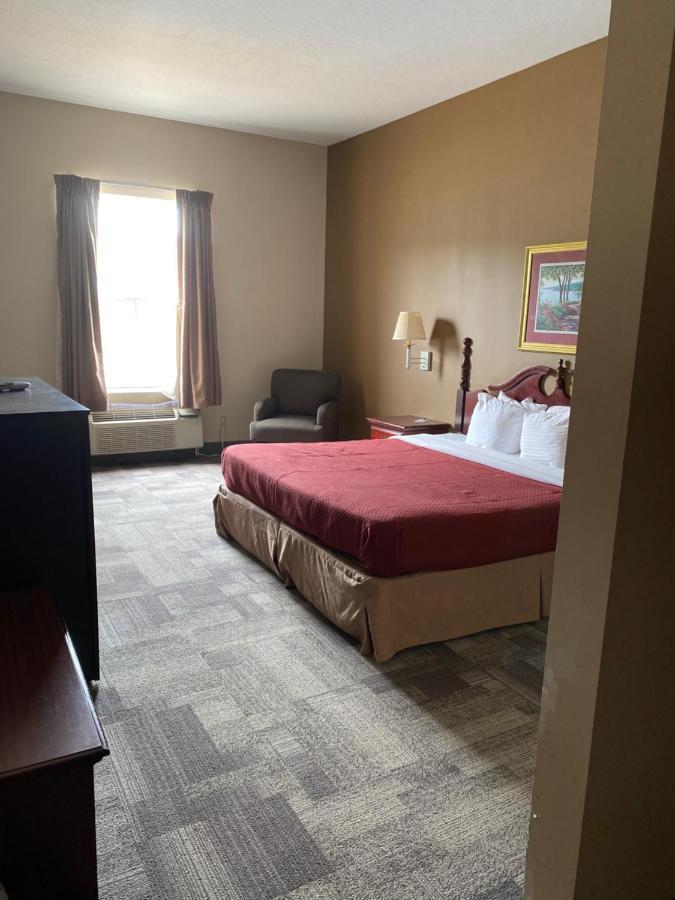 Collins Inn & Suites Экстерьер фото