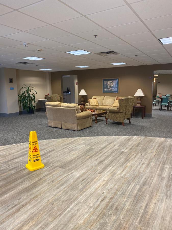 Collins Inn & Suites Экстерьер фото