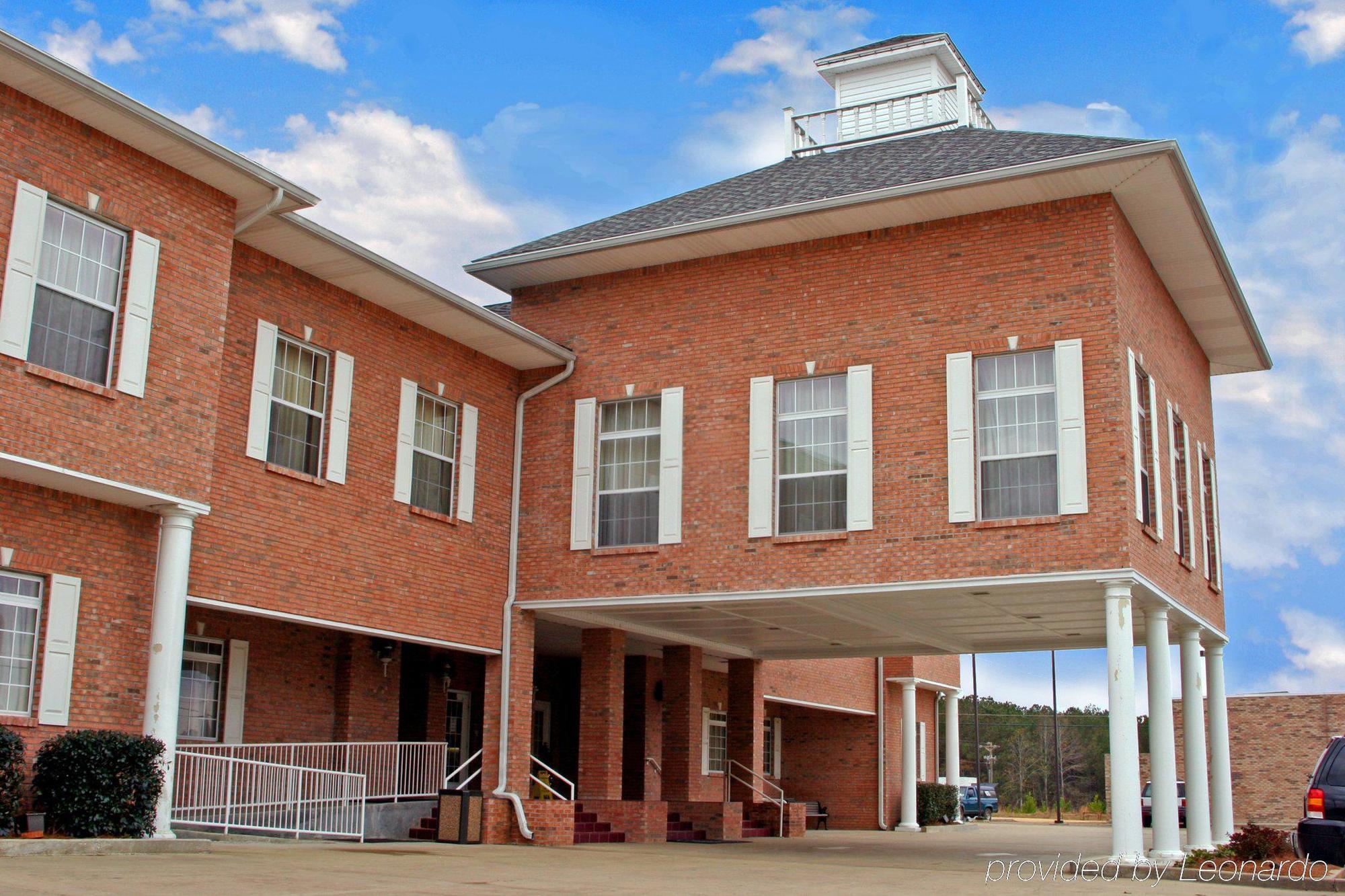 Collins Inn & Suites Экстерьер фото