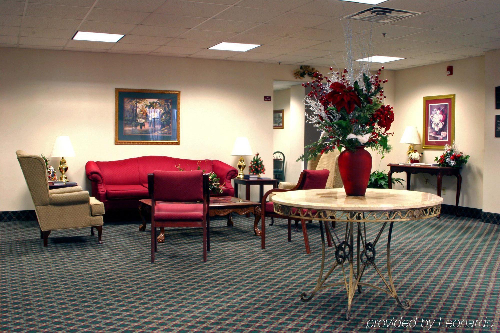 Collins Inn & Suites Интерьер фото